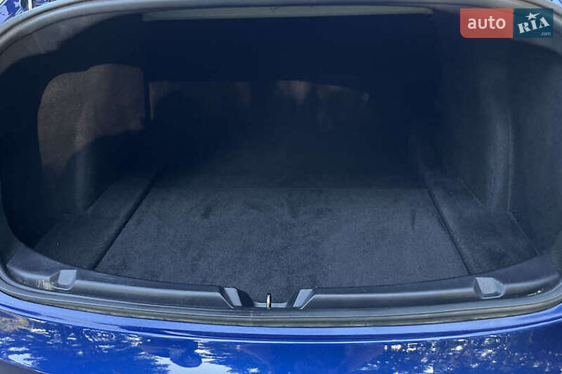 Седан Tesla Model 3 2020 в Києві