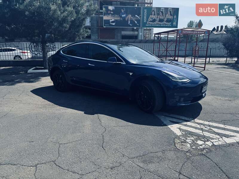 Седан Tesla Model 3 2019 в Одесі