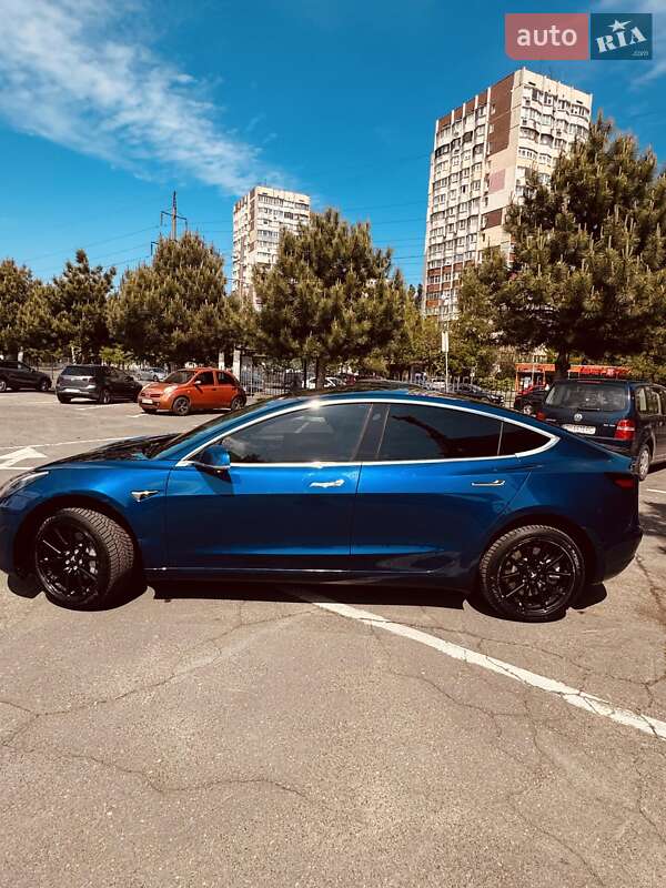 Седан Tesla Model 3 2019 в Одесі