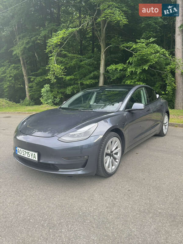 Седан Tesla Model 3 2022 в Ужгороді