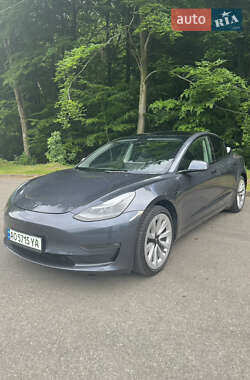 Седан Tesla Model 3 2022 в 