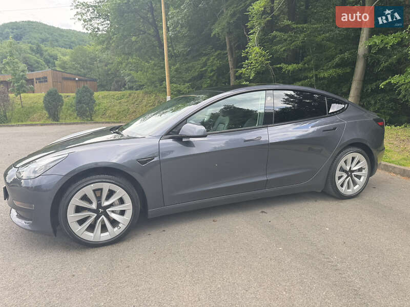 Седан Tesla Model 3 2022 в Ужгороді
