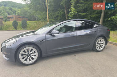 Седан Tesla Model 3 2022 в 