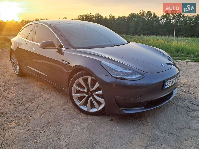Седан Tesla Model 3 2018 в 