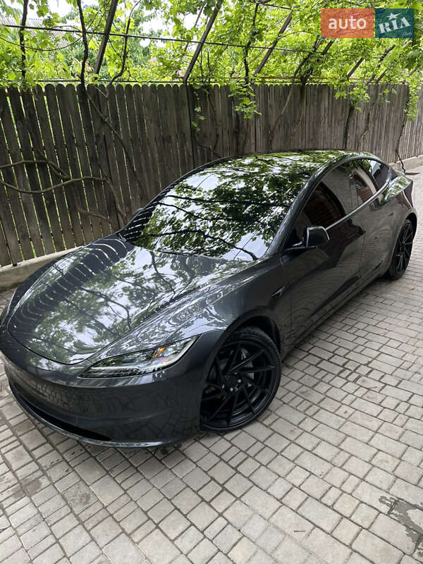 Седан Tesla Model 3 2024 в Чорноморську