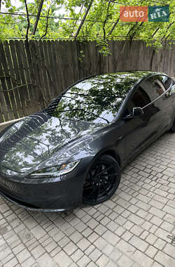 Седан Tesla Model 3 2024 в 