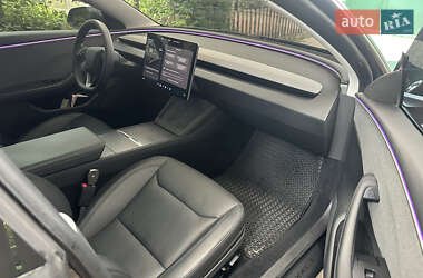 Седан Tesla Model 3 2024 в 