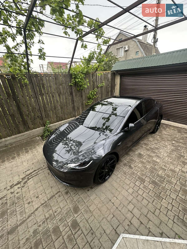 Седан Tesla Model 3 2024 в Чорноморську