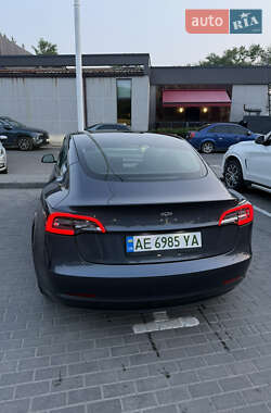 Седан Tesla Model 3 2023 в 