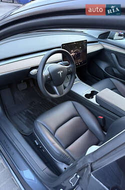 Седан Tesla Model 3 2023 в 