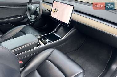 Седан Tesla Model 3 2019 в Солонці