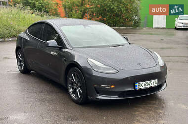 Седан Tesla Model 3 2021 в 