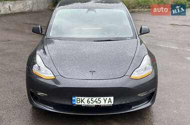 Седан Tesla Model 3 2021 в 