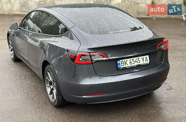 Седан Tesla Model 3 2021 в 