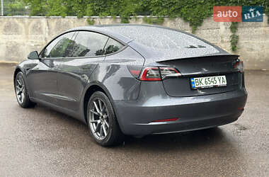Седан Tesla Model 3 2021 в 