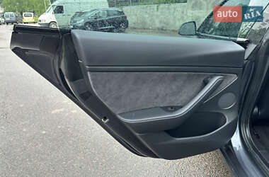Седан Tesla Model 3 2021 в 