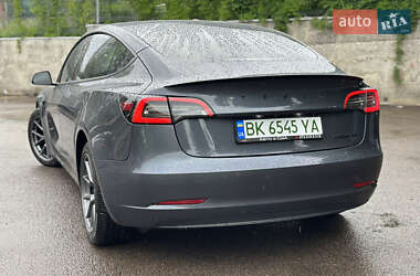 Седан Tesla Model 3 2021 в 