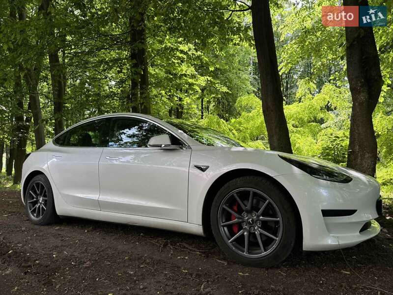 Седан Tesla Model 3 2020 в Вінниці