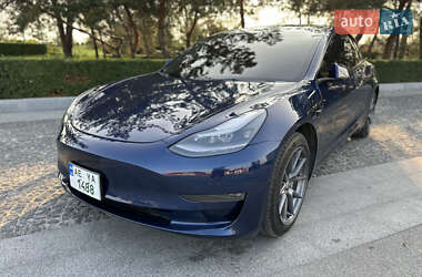 Седан Tesla Model 3 2022 в 