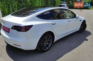 Седан Tesla Model 3 2023 в 