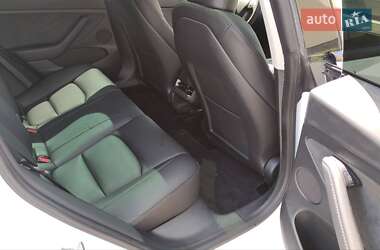 Седан Tesla Model 3 2023 в 