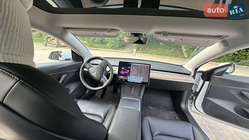 Седан Tesla Model 3 2021 в Калуше