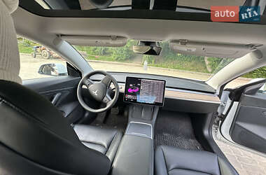 Седан Tesla Model 3 2021 в 
