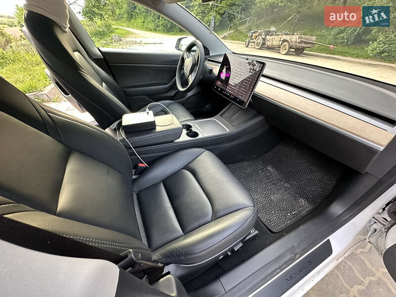 Седан Tesla Model 3 2021 в Калуше