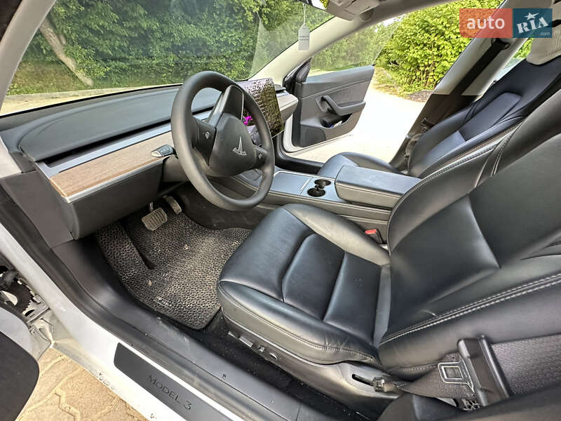 Седан Tesla Model 3 2021 в Калуше