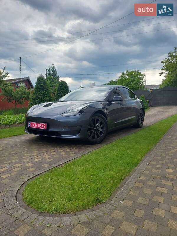 Седан Tesla Model 3 2021 в 