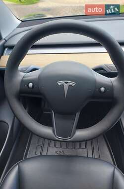 Седан Tesla Model 3 2021 в 