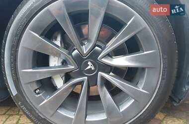 Седан Tesla Model 3 2021 в 