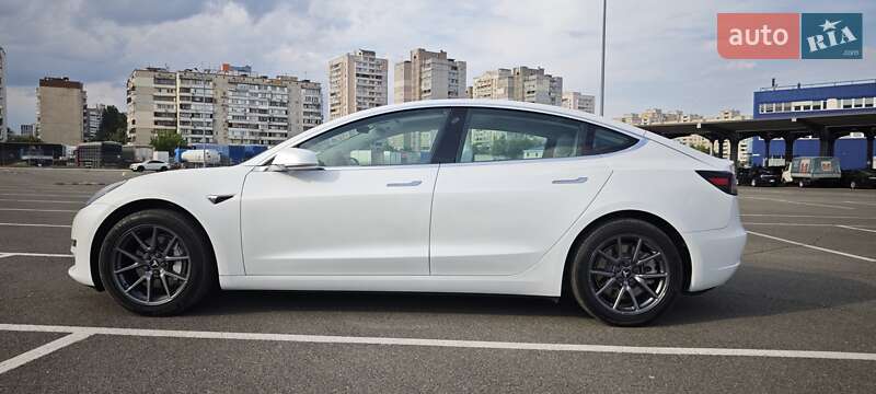 Седан Tesla Model 3 2020 в Киеве