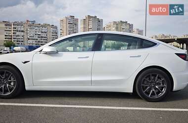 Седан Tesla Model 3 2020 в 