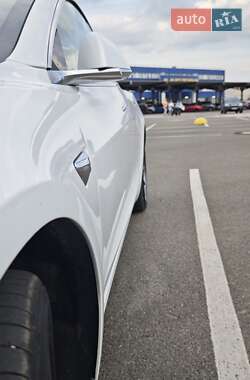 Седан Tesla Model 3 2020 в 