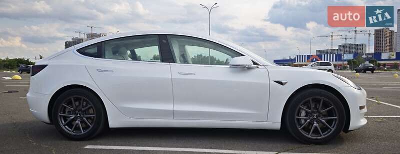 Седан Tesla Model 3 2020 в Киеве