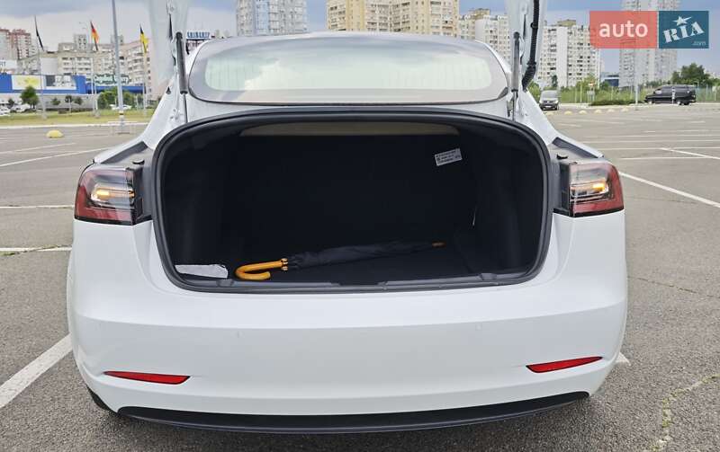 Седан Tesla Model 3 2020 в Киеве
