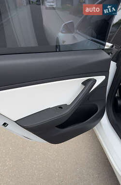 Седан Tesla Model 3 2019 в 