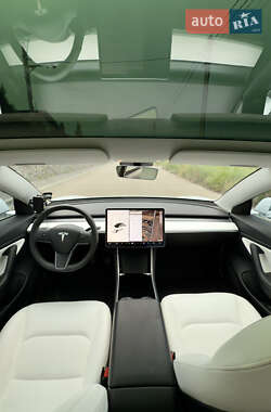 Седан Tesla Model 3 2019 в 