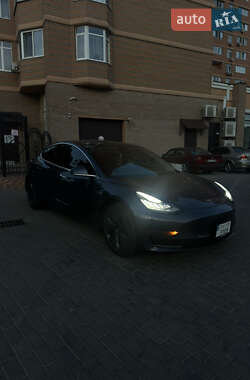 Седан Tesla Model 3 2020 в 