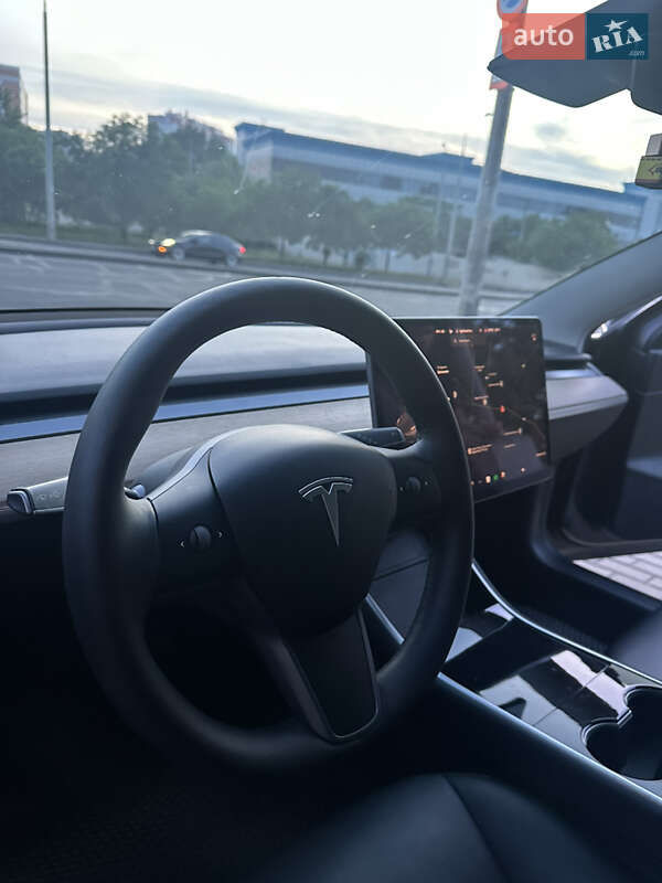 Седан Tesla Model 3 2020 в Одесі
