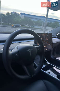 Седан Tesla Model 3 2020 в 