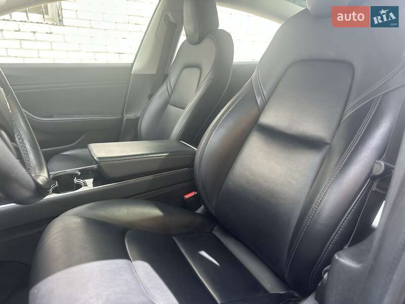 Седан Tesla Model 3 2018 в Києві