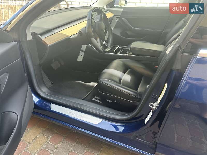Седан Tesla Model 3 2018 в Києві