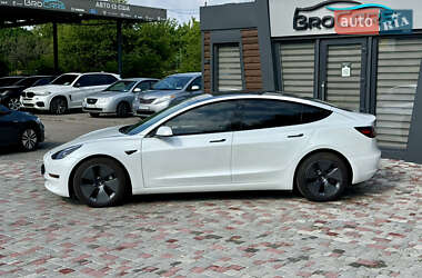 Седан Tesla Model 3 2022 в 