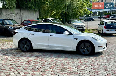 Седан Tesla Model 3 2022 в 