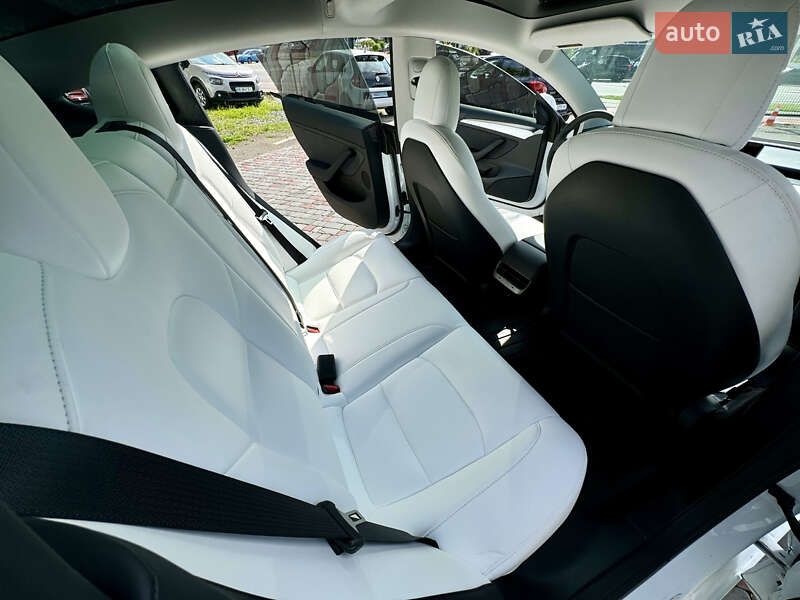 Седан Tesla Model 3 2022 в Вінниці
