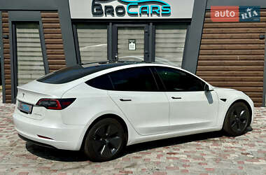 Седан Tesla Model 3 2022 в 