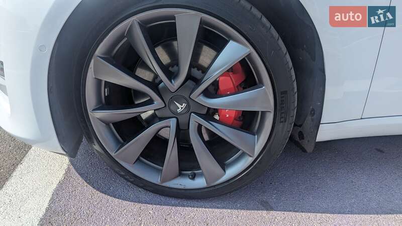 Седан Tesla Model 3 2020 в Днепре