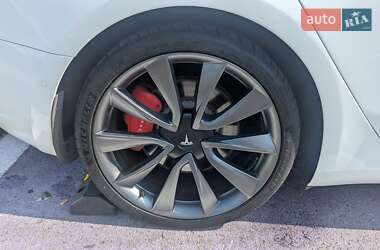 Седан Tesla Model 3 2020 в 